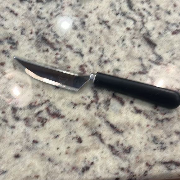 The pampered chef V-shaped cutter - Picture 3 of 3